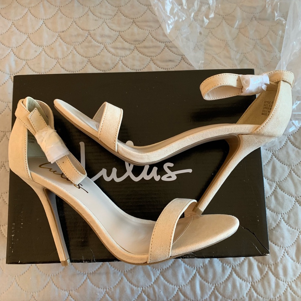 Lulu’s Formal Heels - Picture 4 of 6